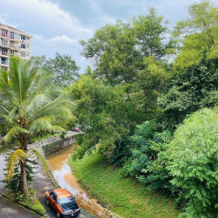 Batu Ferringhi Bayu Emas Apartment エクステリア 写真