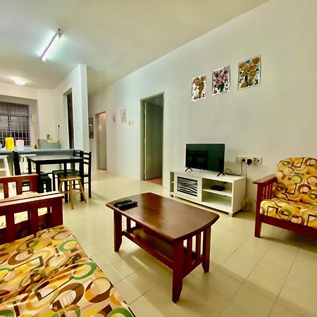 Batu Ferringhi Bayu Emas Apartment エクステリア 写真